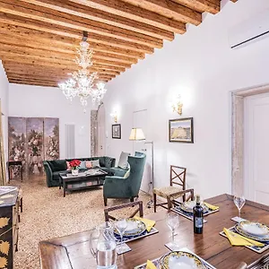 Apartment Ca' San Beneto Completely Refurbished In A Fabulously Area, Venice